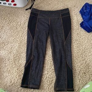 athleta capri leggings// charcoal and black with a brownish seamed outline